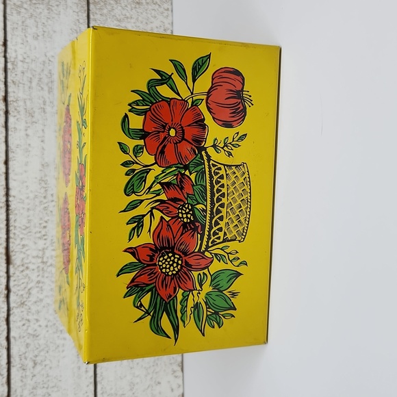 Vintage Syndicate MFG Recipe Box, Yellow, Red Flowers, 1960s - 1970s - Picture 5 of 10